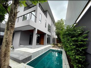 For rent 5 bedrooms house in Watthana, Bangkok