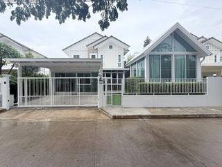 Casa en alquiler de 4 habitaciones en Bang Phli, Samut Prakan