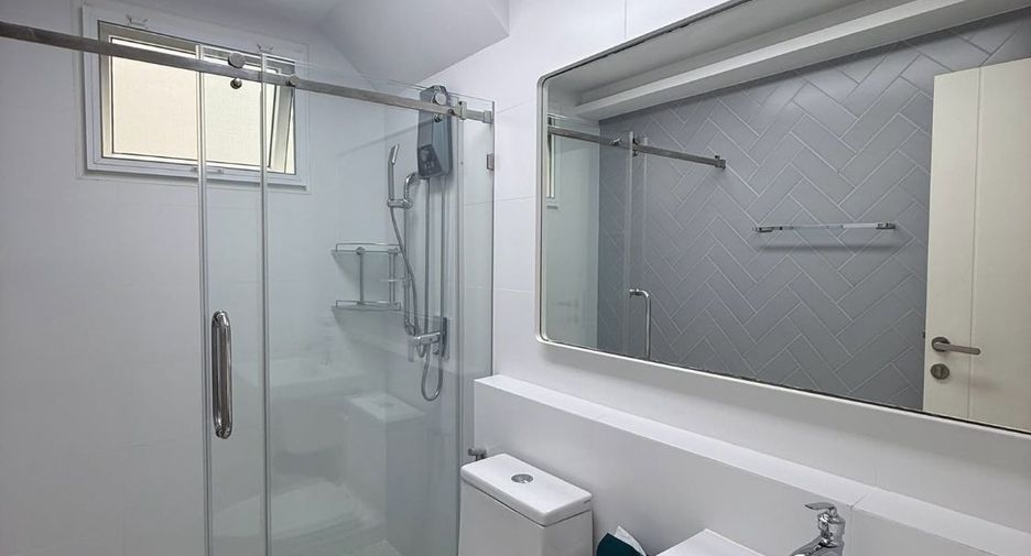 Casa en alquiler de 4 habitaciones en Bang Phli, Samut Prakan