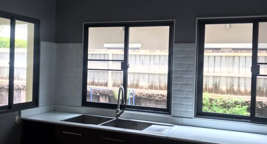 For rent 4 bedrooms house in Suan Luang, Bangkok