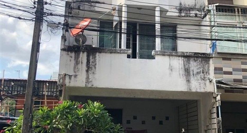 For sale 4 bedrooms townhouse in Pak Kret, Nonthaburi