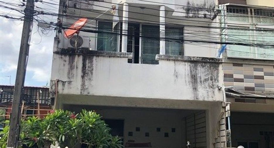 For sale 4 bedrooms townhouse in Pak Kret, Nonthaburi