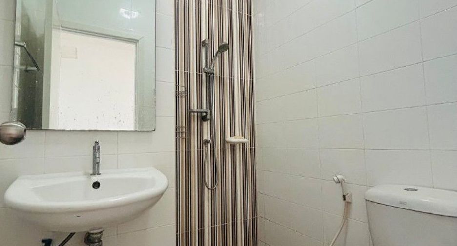 For sale 4 bedrooms townhouse in Phra Samut Chedi, Samut Prakan