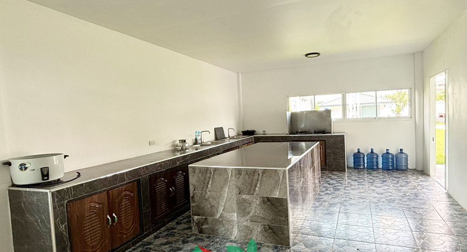 For sale 5 bedrooms villa in Khok Samrong, Lopburi