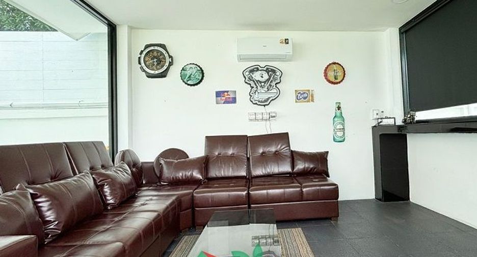 For sale 5 bedrooms villa in Khok Samrong, Lopburi