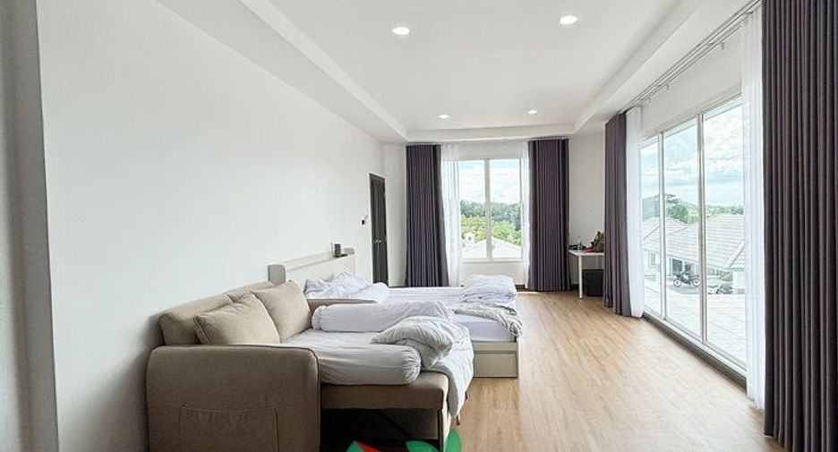 For sale 5 bedrooms villa in Khok Samrong, Lopburi