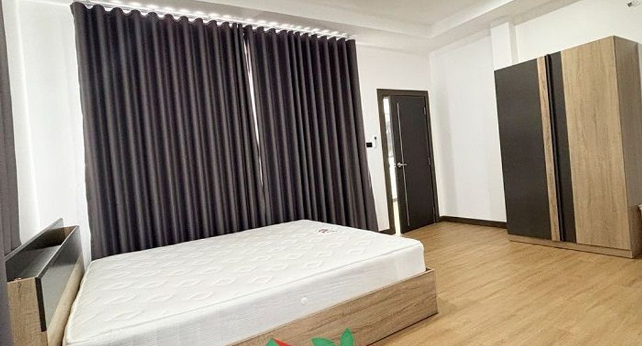 For sale 5 bedrooms villa in Khok Samrong, Lopburi