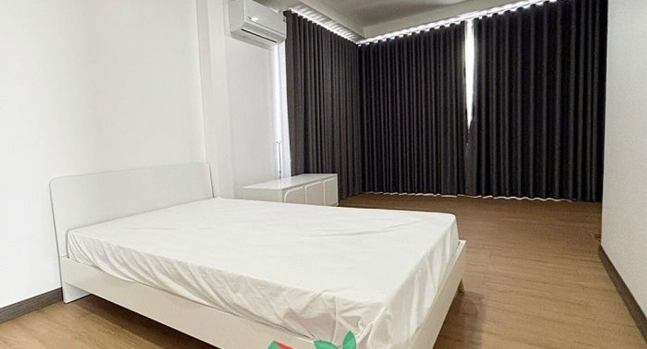 For sale 5 bedrooms villa in Khok Samrong, Lopburi