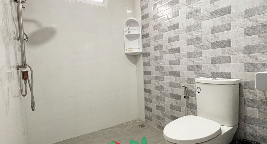 For sale 5 bedrooms villa in Khok Samrong, Lopburi