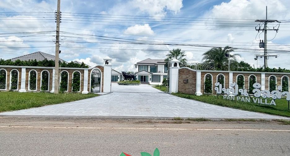 For sale 5 bedrooms villa in Khok Samrong, Lopburi