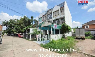 À vendre 3 chambres maison de ville à Khan Na Yao, Bangkok