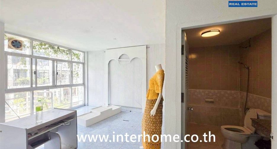 À vendre 3 chambres maison de ville à Khan Na Yao, Bangkok