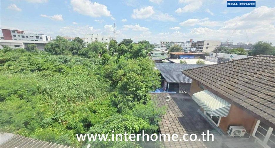 À vendre 3 chambres maison de ville à Khan Na Yao, Bangkok