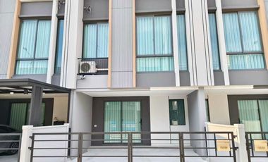 For rent 3 bedrooms townhouse in Bang Phli, Samut Prakan