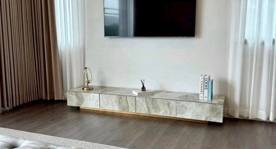 For sale 4 bedrooms house in Bang Kapi, Bangkok