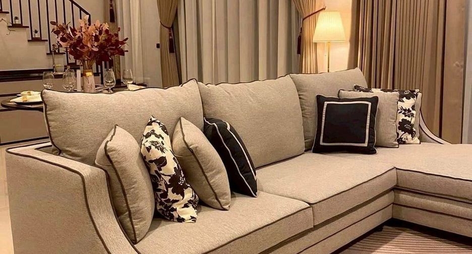 For sale 4 bedrooms house in Bang Kapi, Bangkok