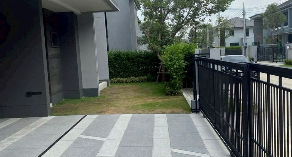 For sale 4 bedrooms house in Bang Kapi, Bangkok