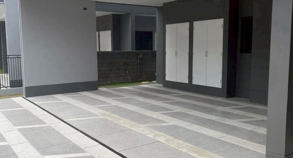 For sale 4 bedrooms house in Bang Kapi, Bangkok