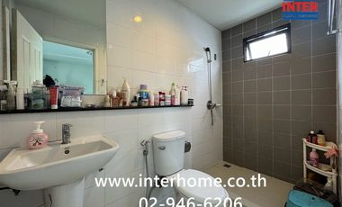 À vendre 3 chambres maison de ville à Bang Bua Thong, Nonthaburi