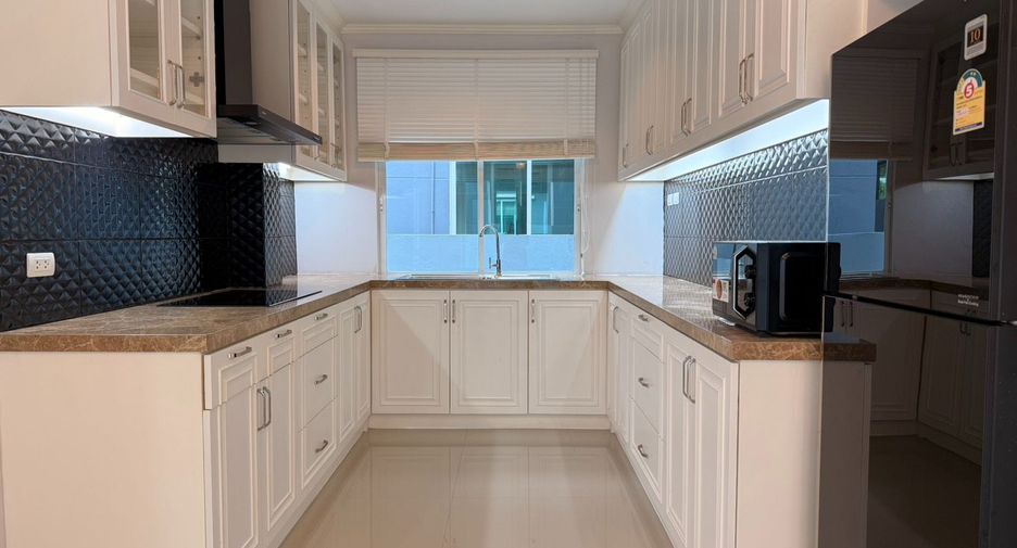 Haus zur Miete mit 3 Zimmer in Bang Lamung, Chonburi