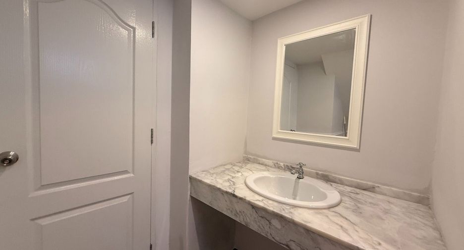Haus zur Miete mit 3 Zimmer in Bang Lamung, Chonburi