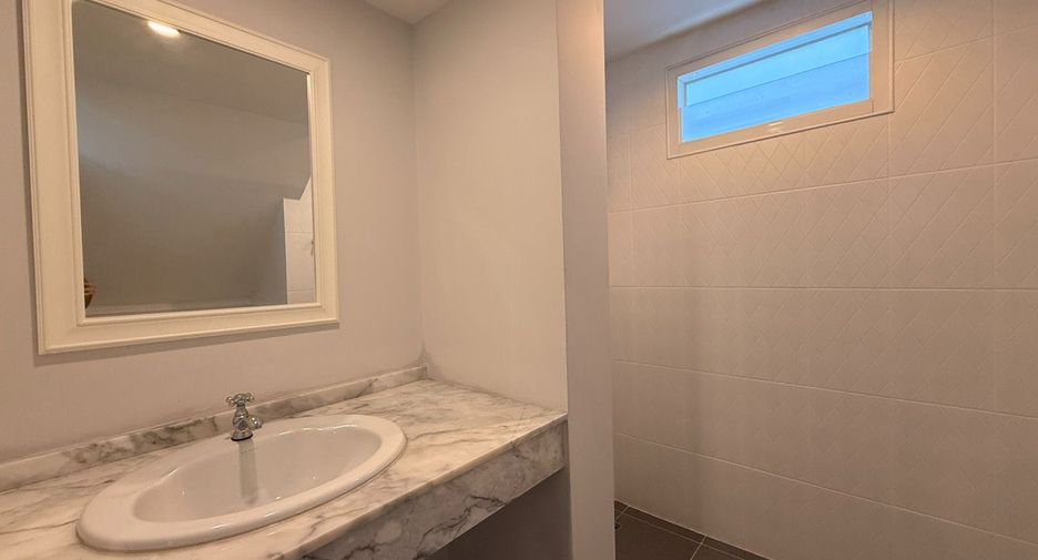 Haus zur Miete mit 3 Zimmer in Bang Lamung, Chonburi