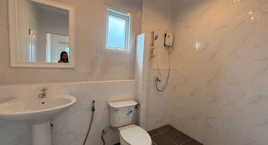 Haus zur Miete mit 3 Zimmer in Bang Lamung, Chonburi