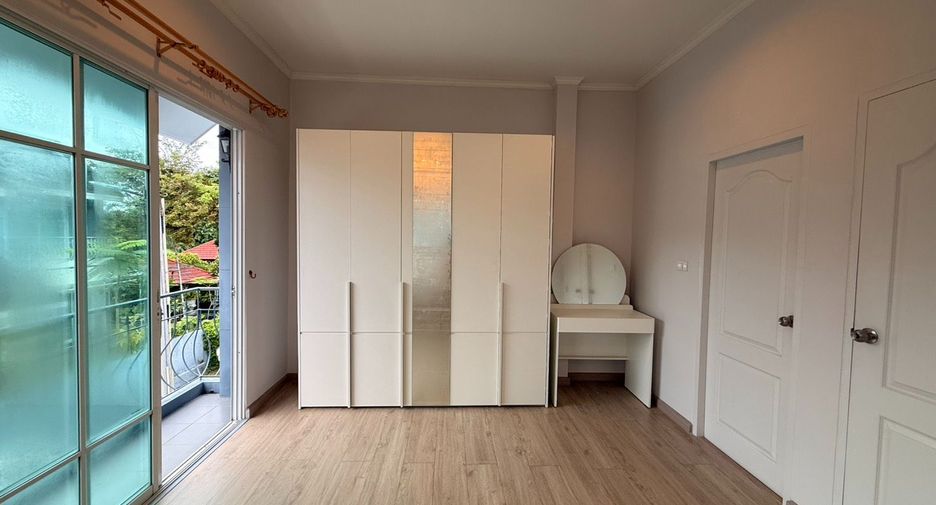 Haus zur Miete mit 3 Zimmer in Bang Lamung, Chonburi
