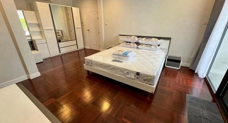For rent 4 bedrooms house in Phaya Thai, Bangkok