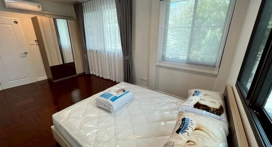 For rent 4 bedrooms house in Phaya Thai, Bangkok
