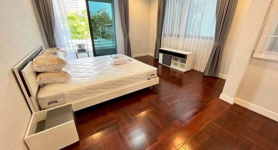 For rent 4 bedrooms house in Phaya Thai, Bangkok