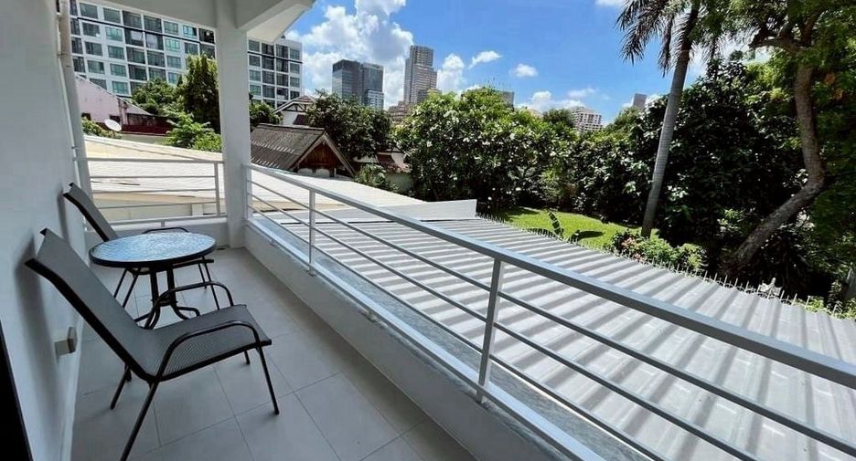 For rent 4 bedrooms house in Phaya Thai, Bangkok