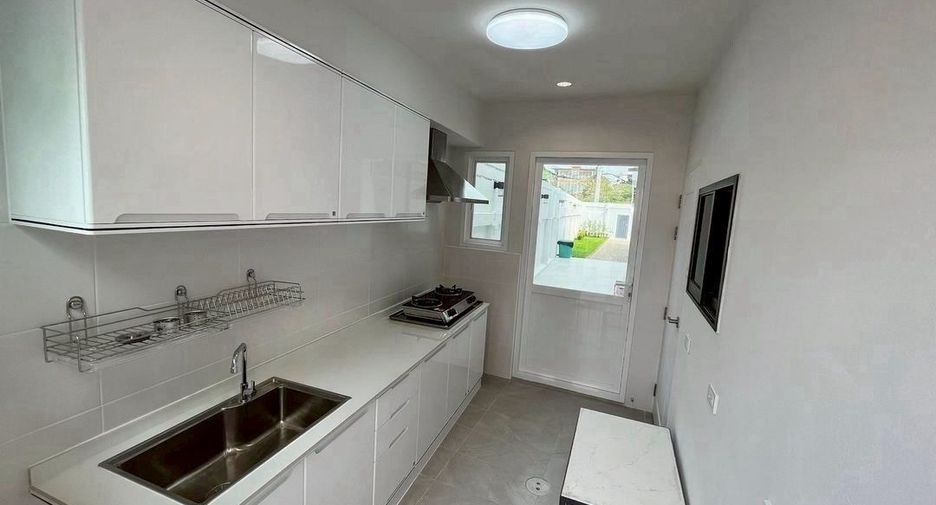 For rent 4 bedrooms house in Phaya Thai, Bangkok