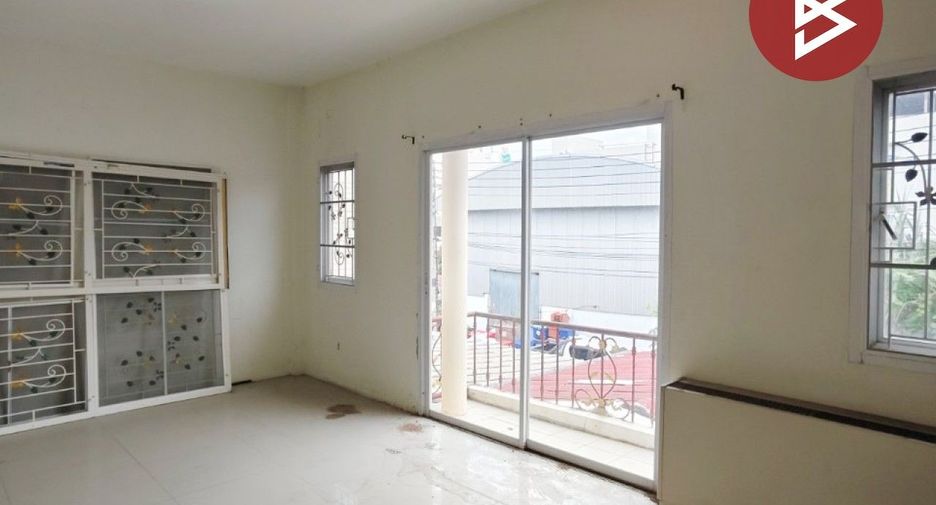 For sale 3 bedrooms townhouse in Krathum Baen, Samut Sakhon