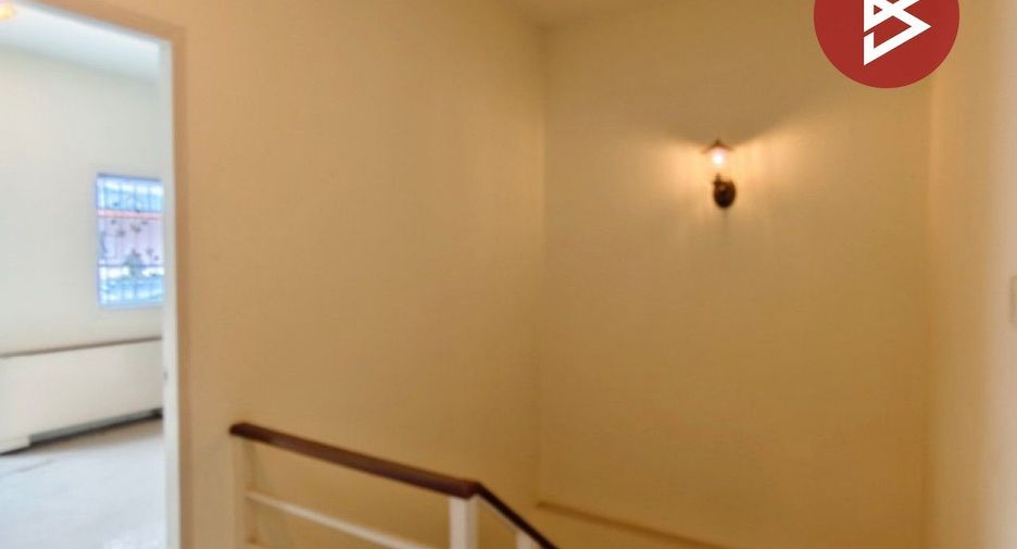 For sale 3 bedrooms townhouse in Krathum Baen, Samut Sakhon