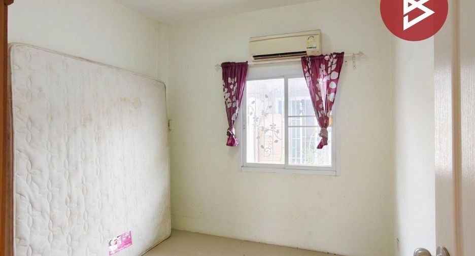 For sale 3 bedrooms townhouse in Krathum Baen, Samut Sakhon