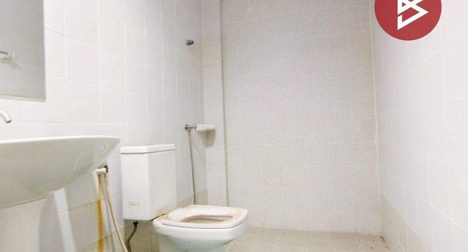 For sale 3 bedrooms townhouse in Krathum Baen, Samut Sakhon