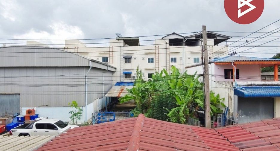 For sale 3 bedrooms townhouse in Krathum Baen, Samut Sakhon