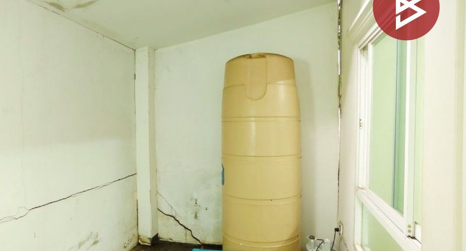 For sale 3 bedrooms townhouse in Krathum Baen, Samut Sakhon