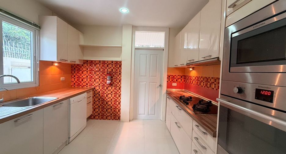 For sale 4 ベッドルーム house in Bang Lamung, Chonburi