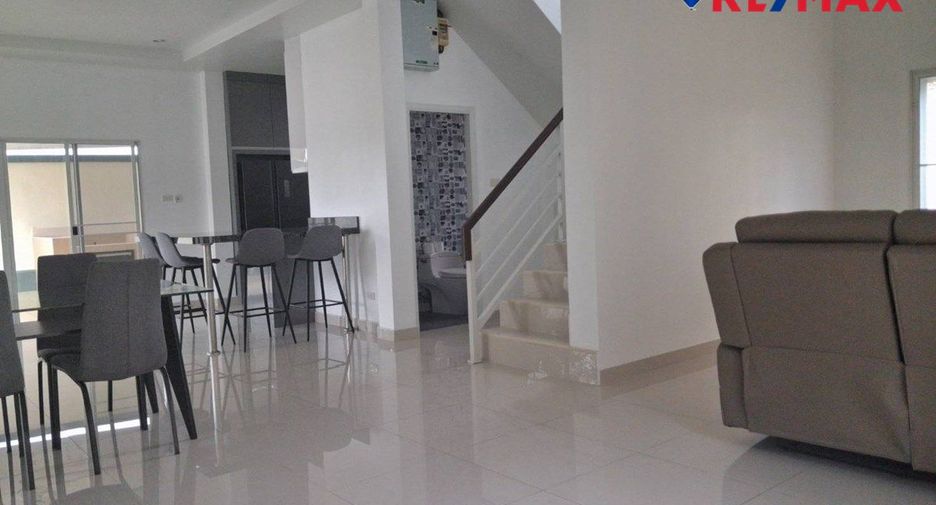 Haus zur Miete mit 4 Zimmer in Bang Lamung, Chonburi
