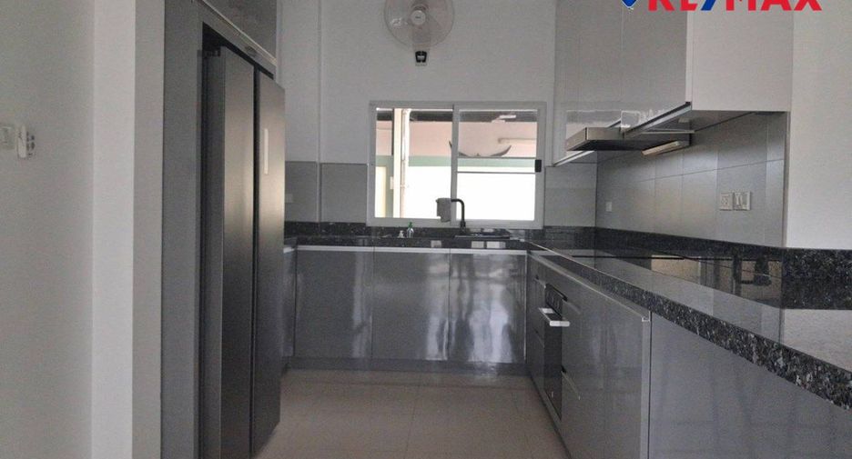 Haus zur Miete mit 4 Zimmer in Bang Lamung, Chonburi
