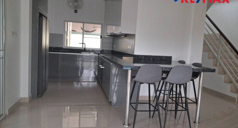 Haus zur Miete mit 4 Zimmer in Bang Lamung, Chonburi
