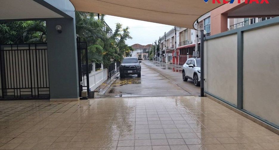 Haus zur Miete mit 4 Zimmer in Bang Lamung, Chonburi