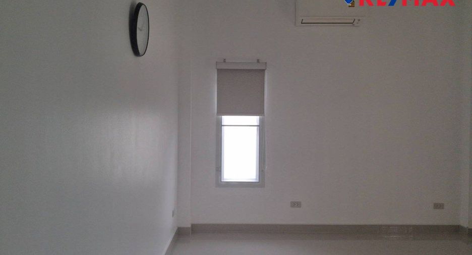 Haus zur Miete mit 4 Zimmer in Bang Lamung, Chonburi