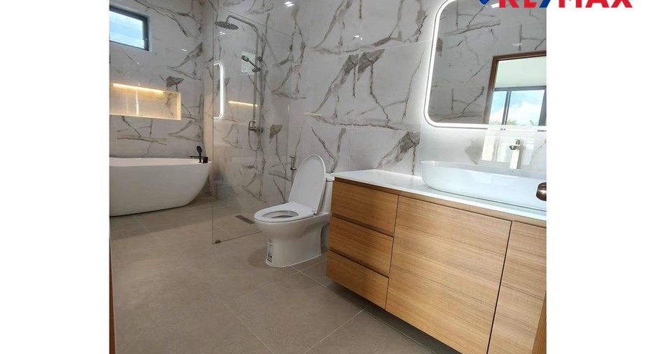 Haus zum Kauf mit 4 Zimmer in Bang Lamung, Chonburi