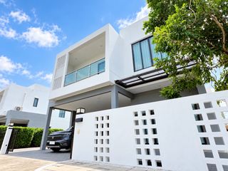 For rent 4 bedrooms house in San Kamphaeng, Chiang Mai