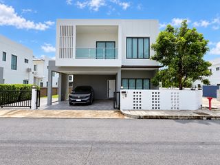 For rent 4 bedrooms house in San Kamphaeng, Chiang Mai