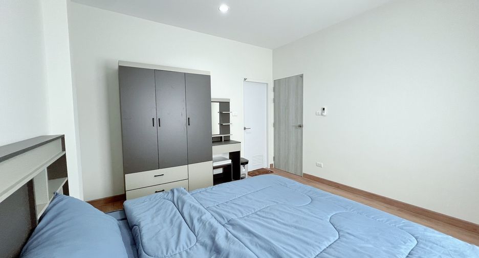 For rent 4 bedrooms house in San Kamphaeng, Chiang Mai