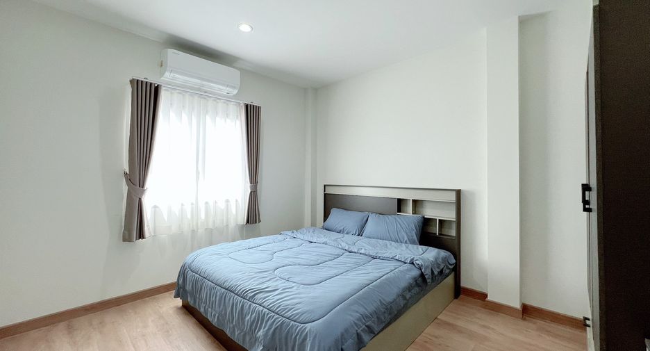For rent 4 bedrooms house in San Kamphaeng, Chiang Mai